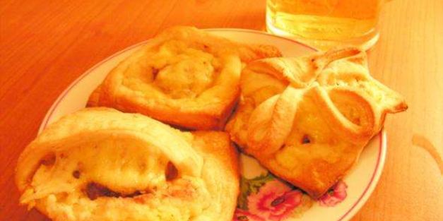 плюшки из слоеного теста