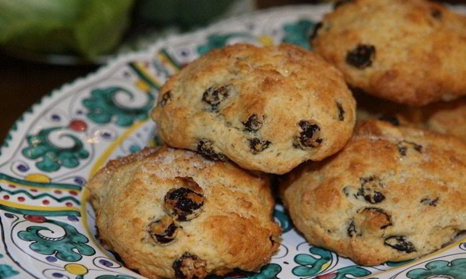 Рецепт сливочные булочки с изюмом и корицей