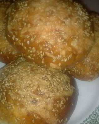 Сырные булочки с кунжутом