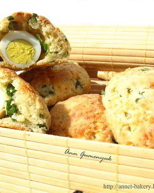 Сырные булочки с яйцом