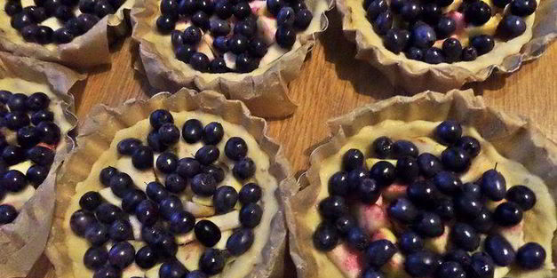 ватрушки с голубикой и яблоком