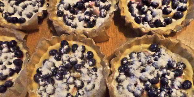 ватрушки с голубикой и яблоком