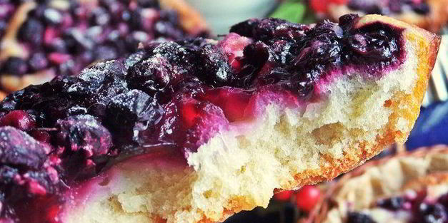 ватрушки с голубикой и яблоком