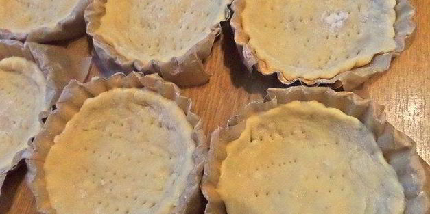 ватрушки с голубикой и яблоком