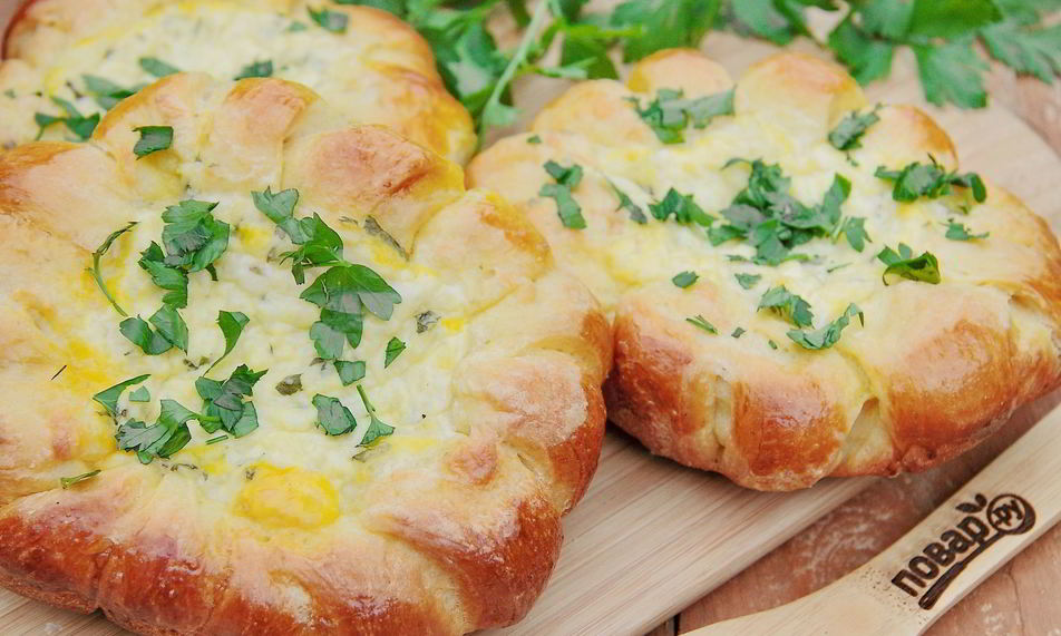 Рецепт ватрушки с творогом, брынзой и зеленью