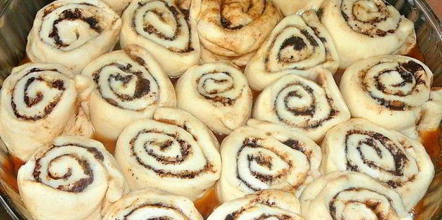 влажные коричные булочки в яблочной карамели