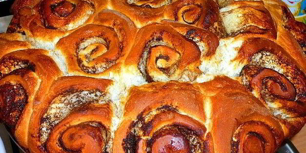 влажные коричные булочки в яблочной карамели