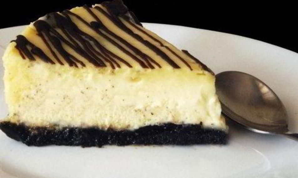 Рецепт аппетитного чизкейка с шоколадныма печеньема