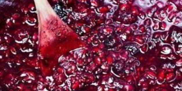 чизкейк с ежевикой, малиной и гранатом