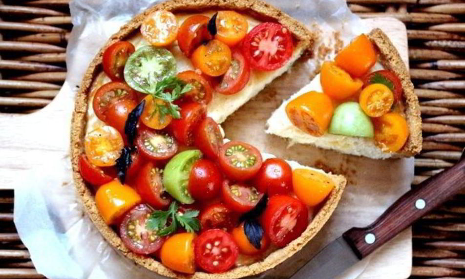 Рецепт чизкейк с сыром джюгас и помидорным салатом