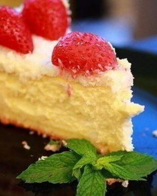 Лимонный чизкейк с клубникой и кокосовой стружкой