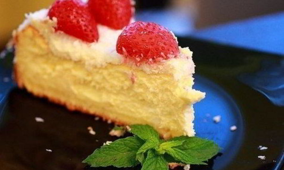 Рецепт лимонный чизкейк с клубникой и кокосовой стружкой