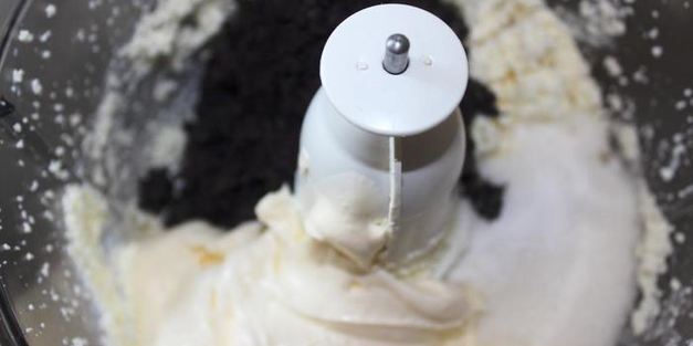 маковый чизкейк под лимонно-сметанным топпингом