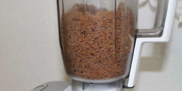 мясной чизкейк с соусом из брусники