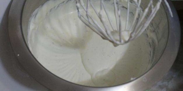 мясной чизкейк с соусом из брусники