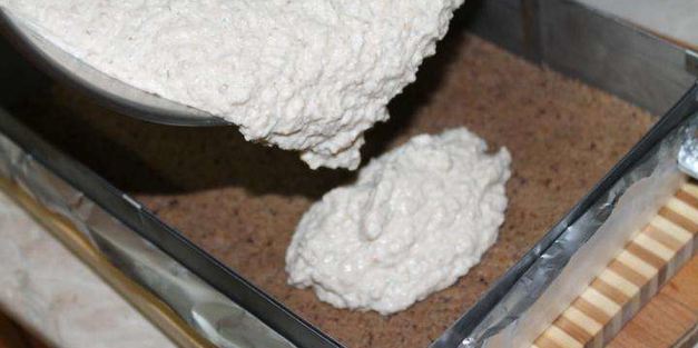 мясной чизкейк с соусом из брусники