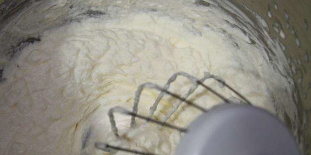 мясной чизкейк с соусом из брусники