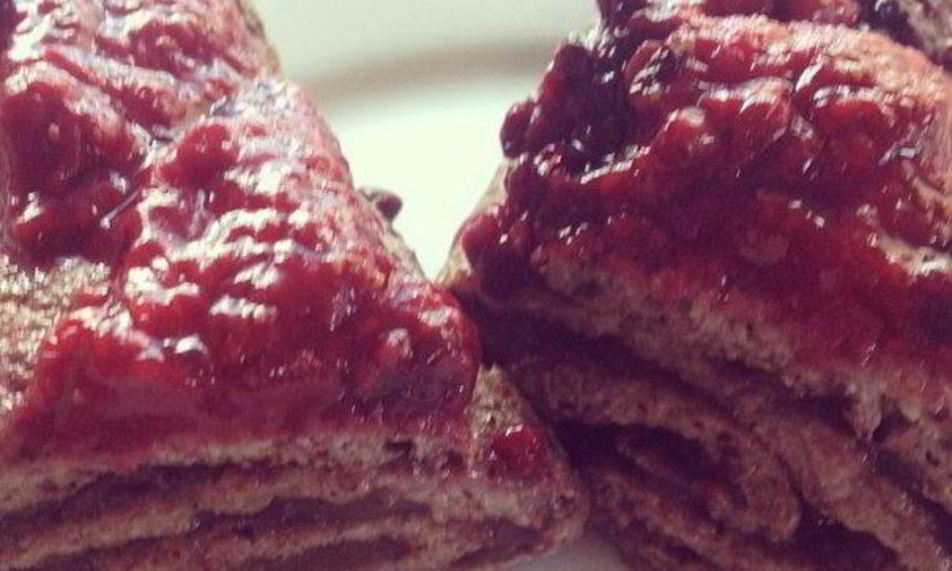 Рецепт диетический рулетик с ягодами