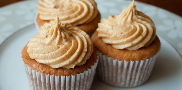 арахисовые капкейки с арахисовым кремом