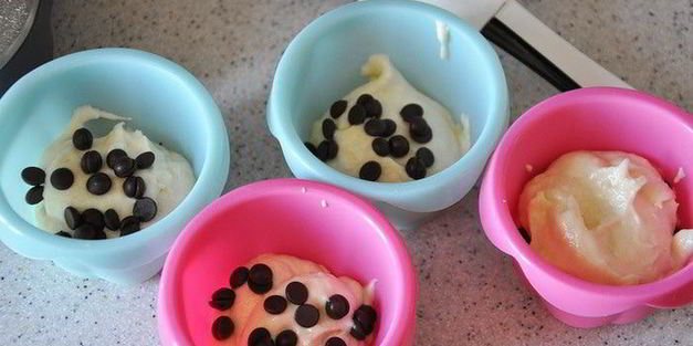 йогуртовые кексы с вишней и шоколадом