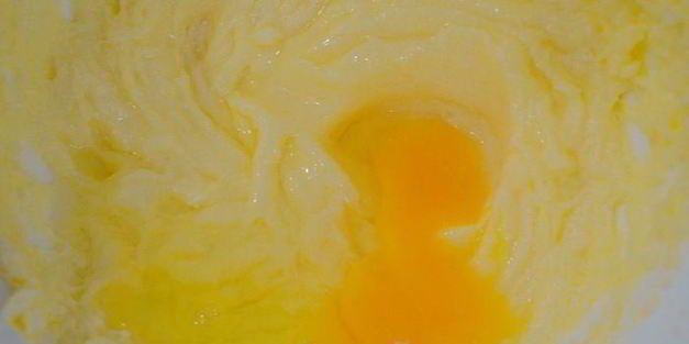 кабачковый кекс-кольцо с шоколадом и орешками