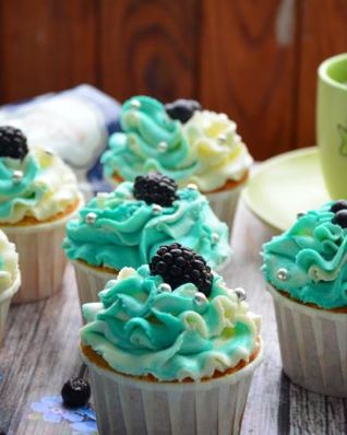 Капкейки с черничным джемом