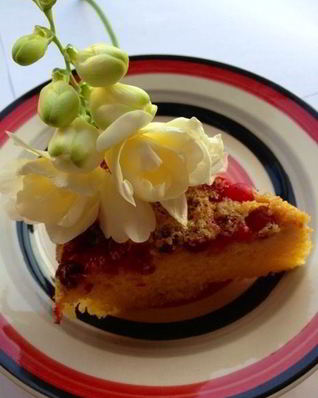 Кекс на сыворотке из кукурузной крупы с клюквой и апельсиновой цедрой