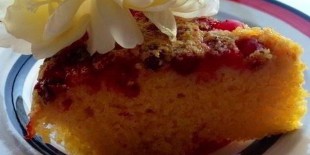 кекс на сыворотке из кукурузной крупы с клюквой и апельсиновой цедрой