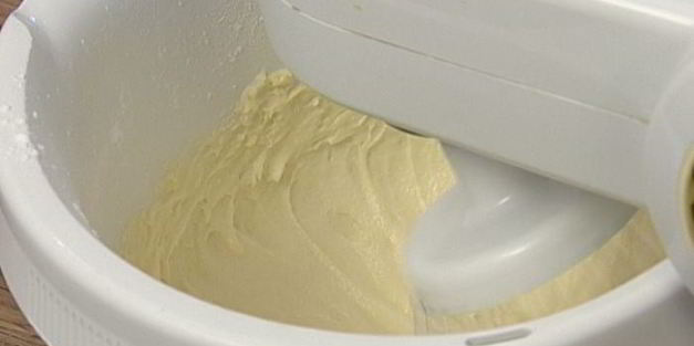 кекс с кедровыми орешками