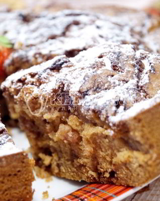 Кекс с клубничным вареньем