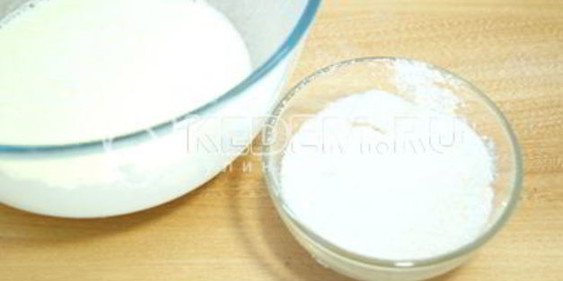 кекс с клубничным вареньем