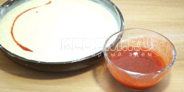 кекс с клубничным вареньем