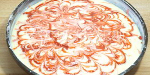 кекс с клубничным вареньем