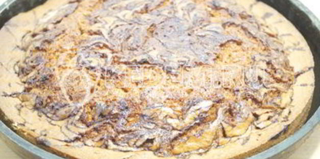 кекс с клубничным вареньем