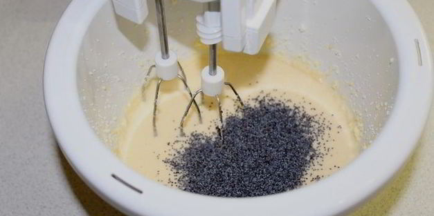 кекс с маком и ревенем