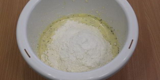 кекс с маком и ревенем