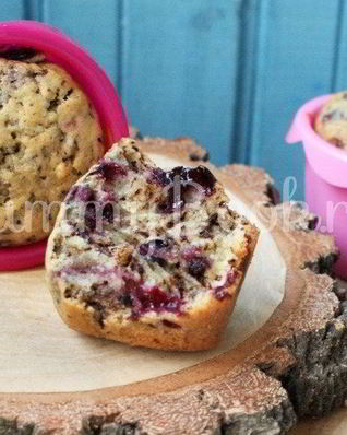 Кексы с шоколадом и смородиной