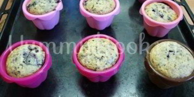 кексы с шоколадом и смородиной