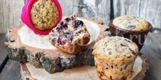 кексы с шоколадом и смородиной