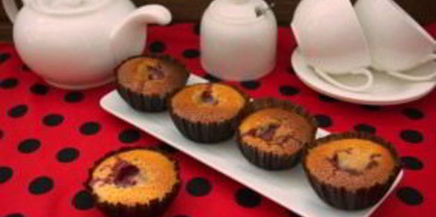 клубничные кексы