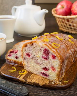 Манный кекс с вишней