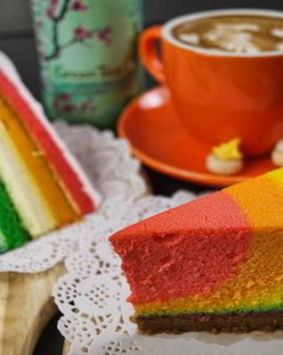 Радужный кекс