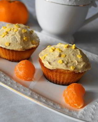 Рождественские кексики с мандаринами и карамельным кремом