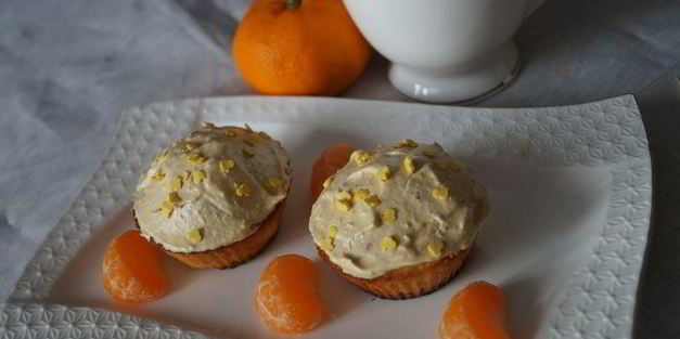 рождественские кексики с мандаринами и карамельным кремом
