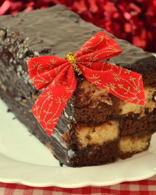 Шахматный бисквитный кекс