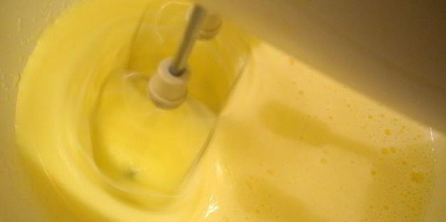 шахматный бисквитный кекс