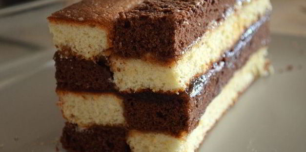 шахматный бисквитный кекс