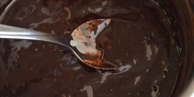 шахматный бисквитный кекс