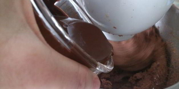 шоколадно-творожный штоллен с марципаном