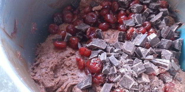 шоколадно-творожный штоллен с марципаном